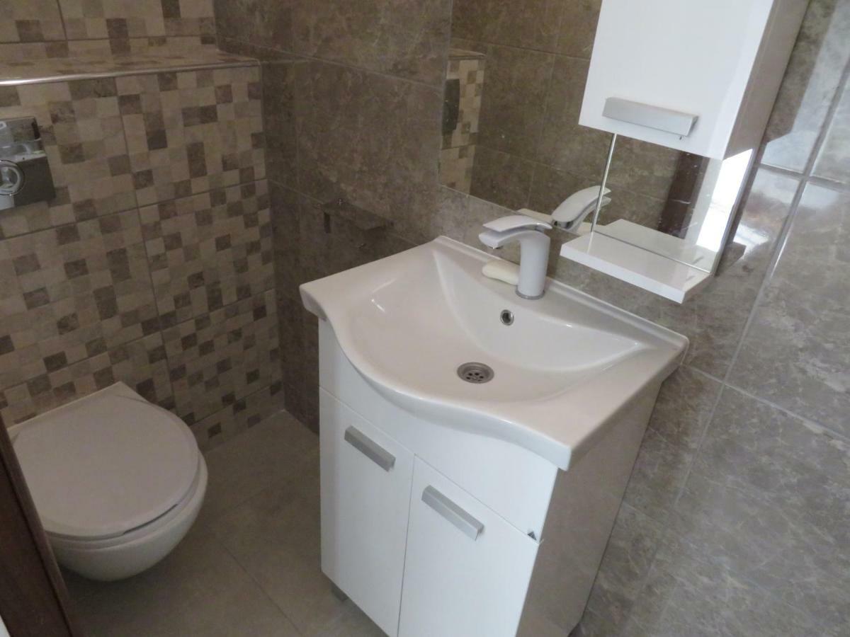 Vila Velvet Hotel สตารีกราด-ปาเคลนีซา ภายนอก รูปภาพ