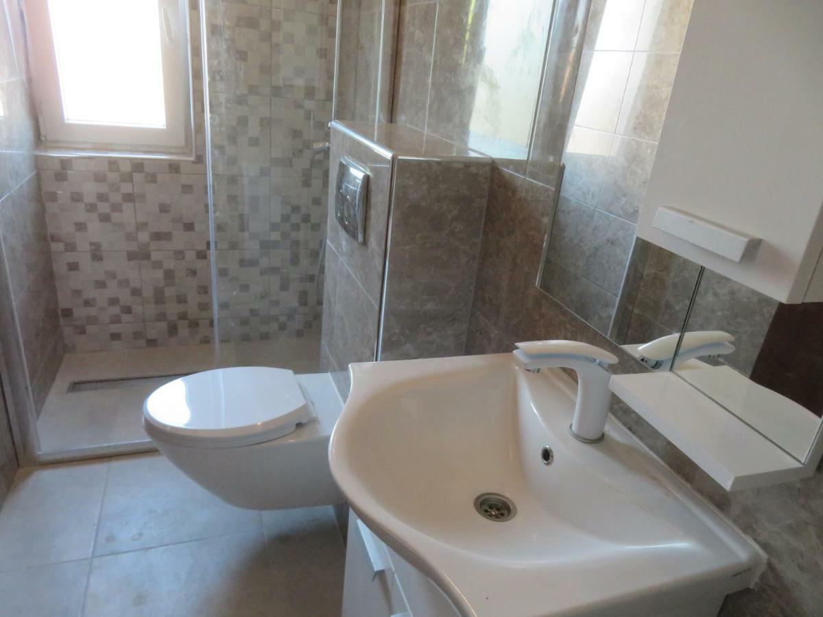 Vila Velvet Hotel สตารีกราด-ปาเคลนีซา ภายนอก รูปภาพ