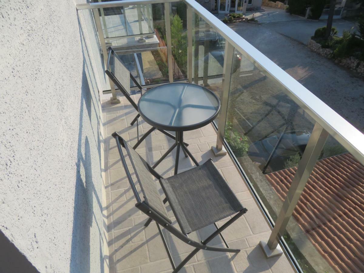 Vila Velvet Hotel สตารีกราด-ปาเคลนีซา ภายนอก รูปภาพ