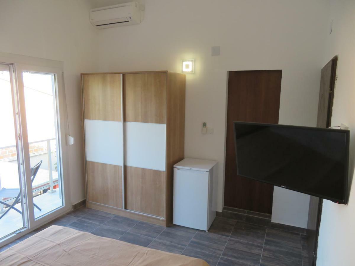 Vila Velvet Hotel สตารีกราด-ปาเคลนีซา ภายนอก รูปภาพ