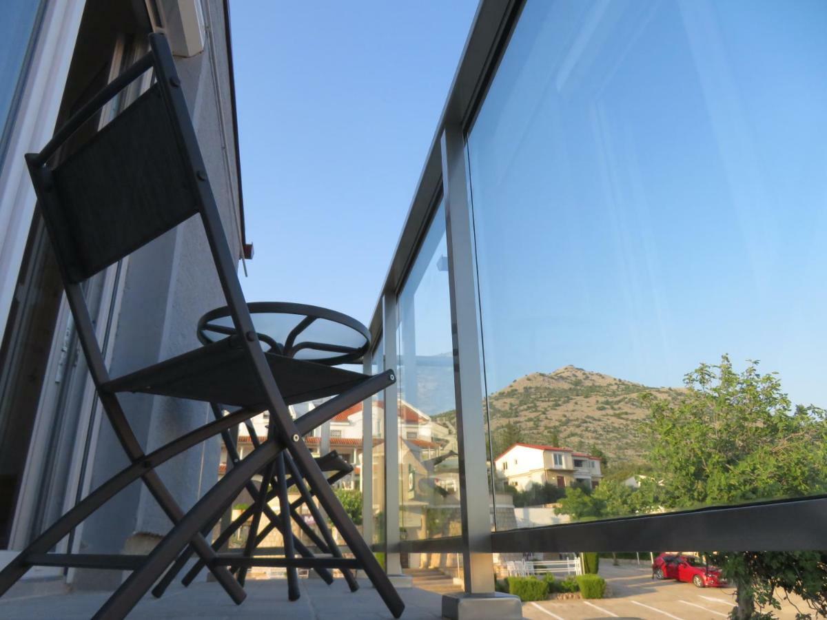 Vila Velvet Hotel สตารีกราด-ปาเคลนีซา ภายนอก รูปภาพ