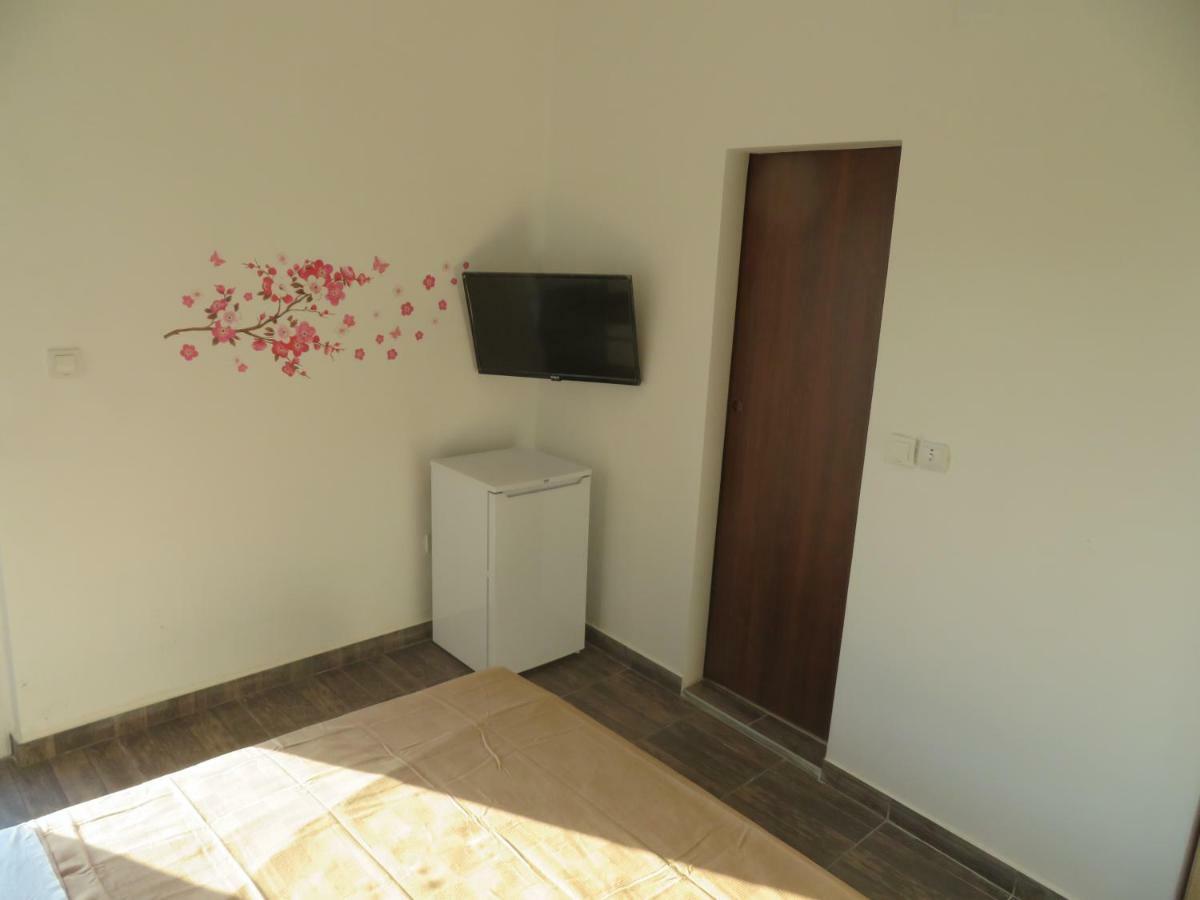 Vila Velvet Hotel สตารีกราด-ปาเคลนีซา ภายนอก รูปภาพ