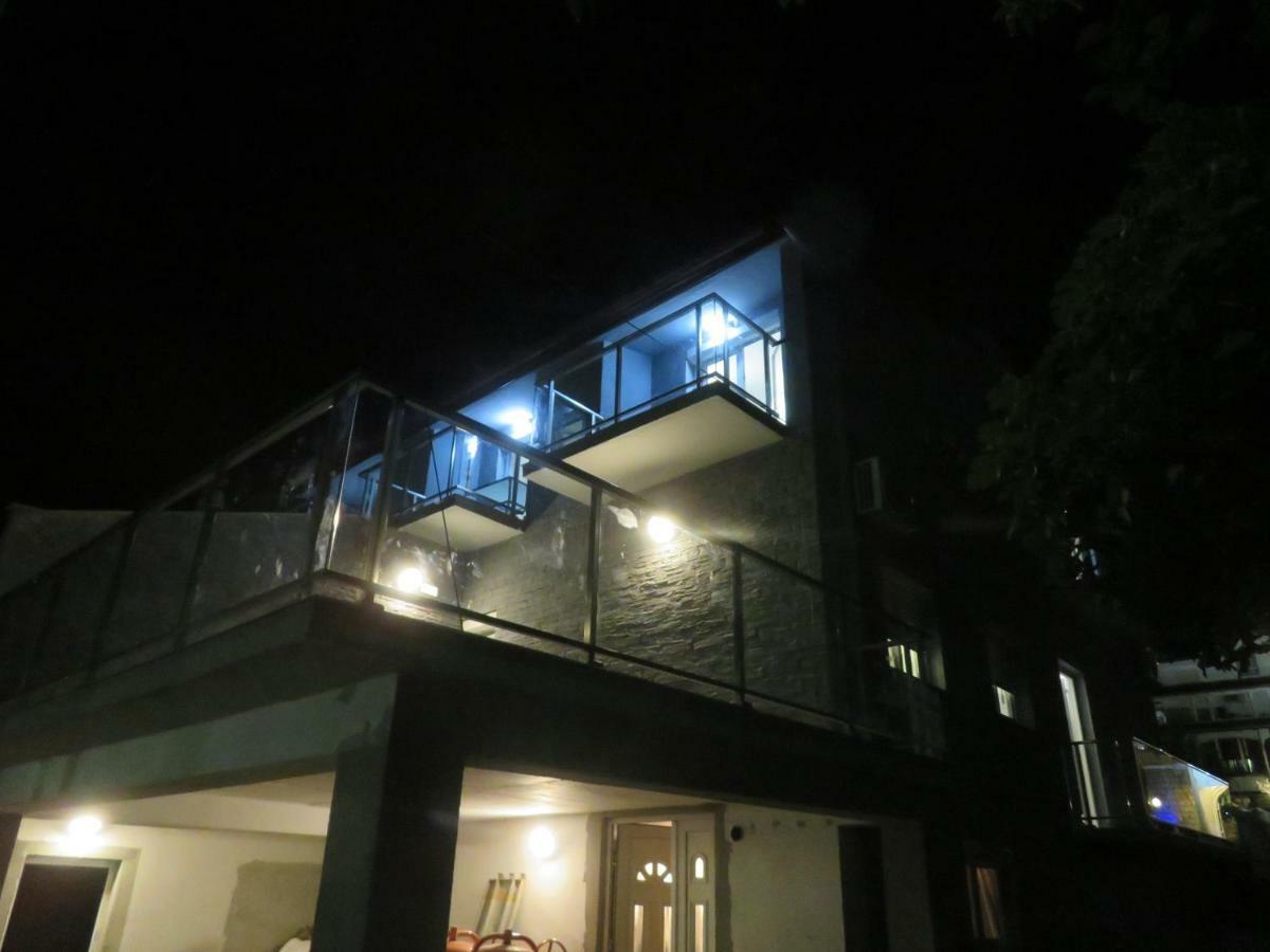 Vila Velvet Hotel สตารีกราด-ปาเคลนีซา ภายนอก รูปภาพ