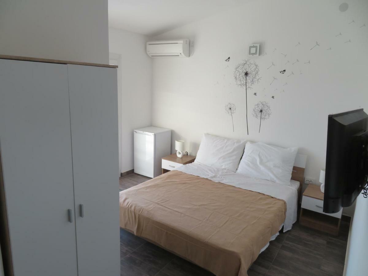 Vila Velvet Hotel สตารีกราด-ปาเคลนีซา ภายนอก รูปภาพ
