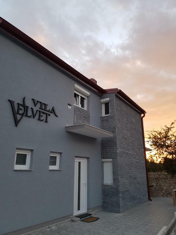 Vila Velvet Hotel สตารีกราด-ปาเคลนีซา ภายนอก รูปภาพ